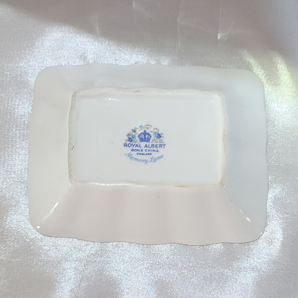 Memory Lane Rectangular Dish Royal Albert - Picture 7 of 7